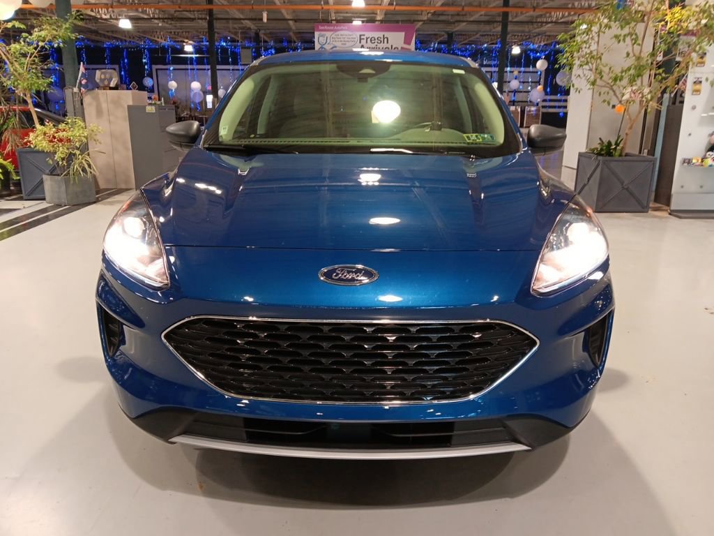 Used 2022 Ford Escape SE w/ Convenience Package image 3