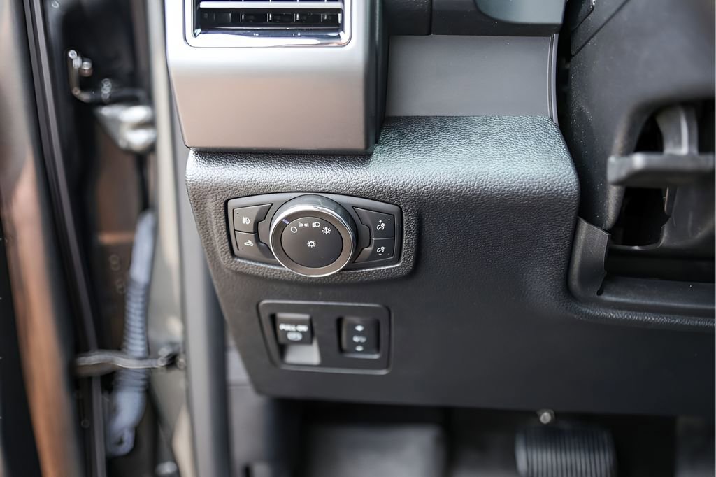 Used 2020 Ford F150 XLT w/ Equipment Group 302A Luxury AWD/4WD image 18