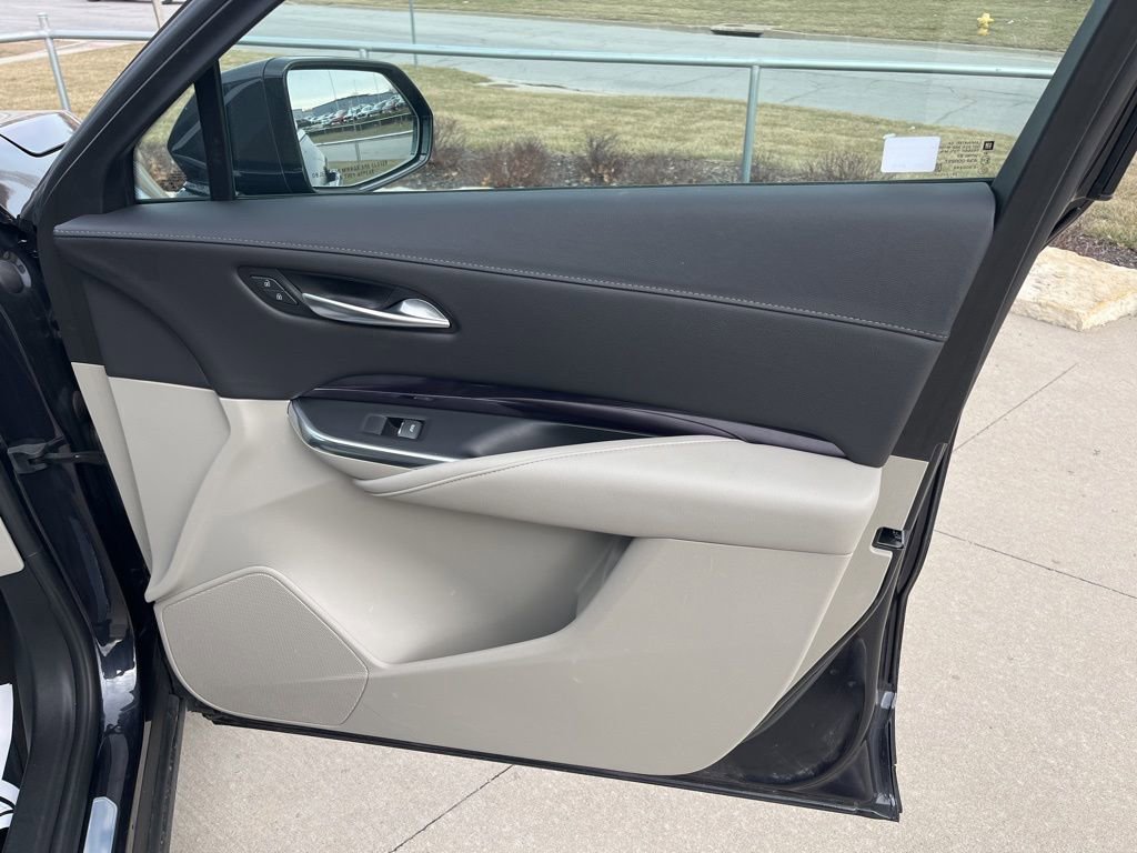Used 2023 Cadillac XT4 Luxury AWD/4WD image 21