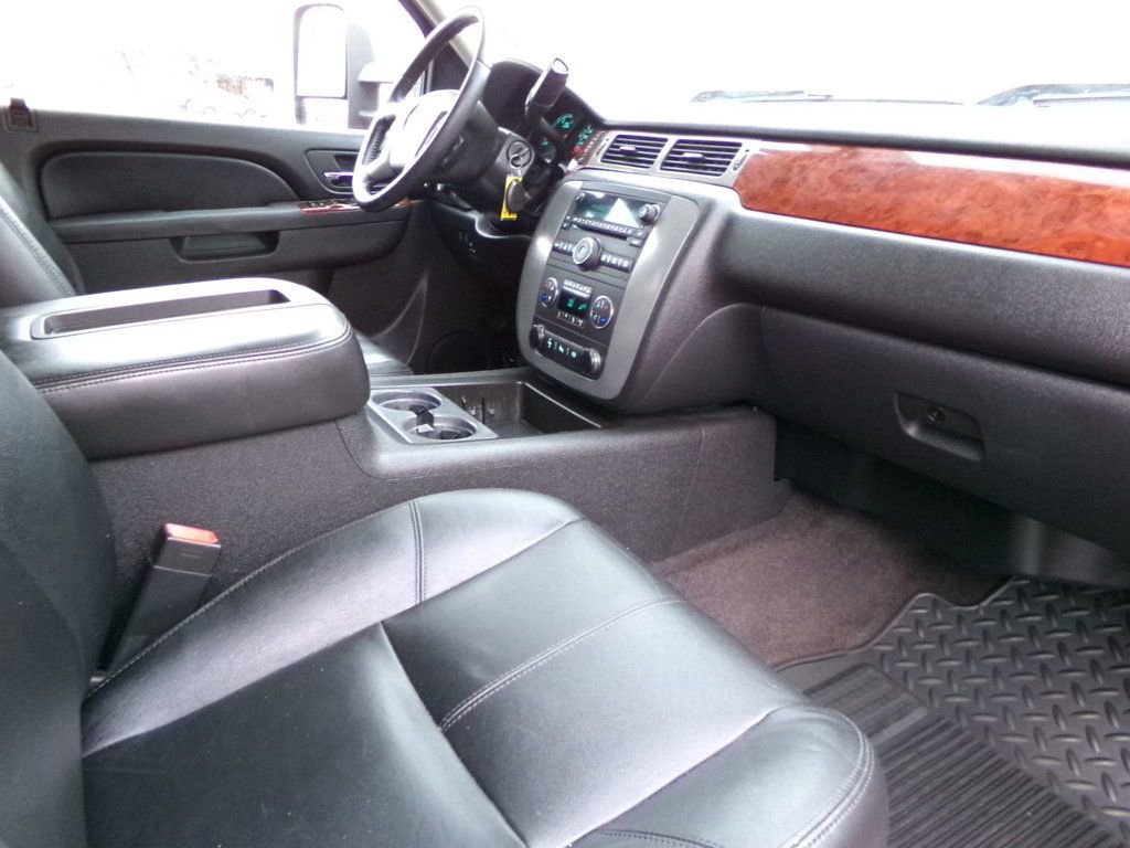 Used 2011 GMC Sierra 3500 SLT w/ SLT Convenience Package image 12