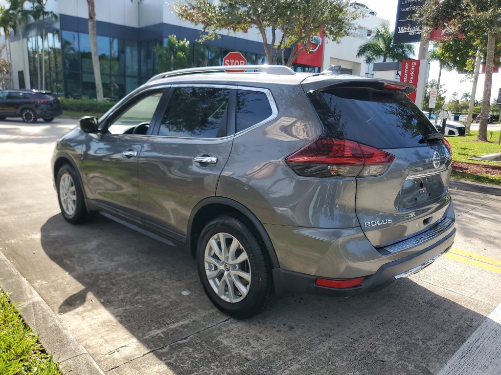 Used 2019 Nissan Rogue S w/ Special Edition Package FWD image 4