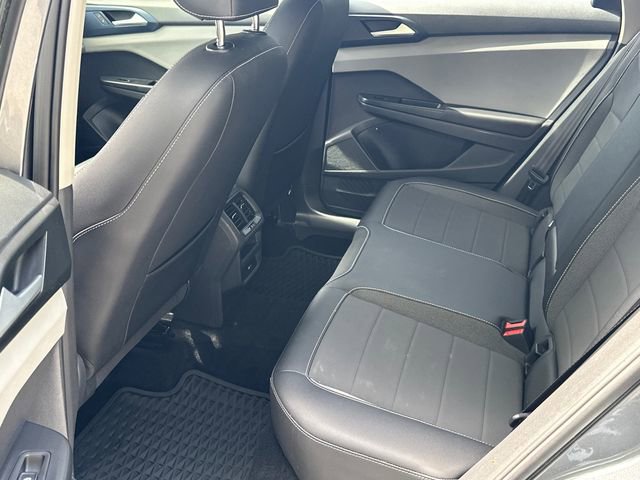 Used 2022 Volkswagen Taos SE w/ IQ.Drive SE Package image 11