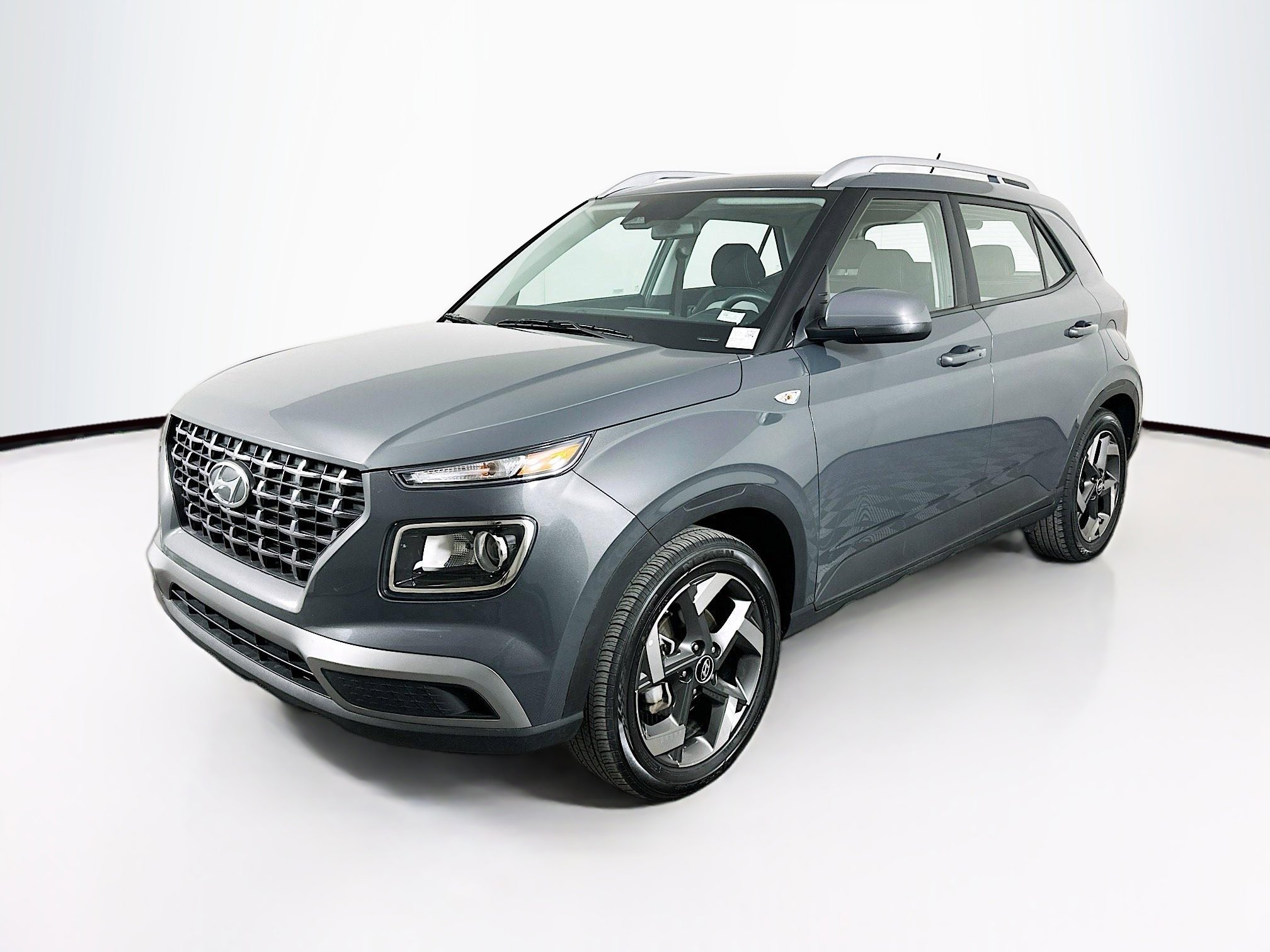Used 2025 Hyundai Venue SEL image 3