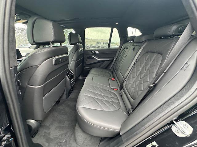 New 2026 BMW X5 xDrive50e w/ M Sport Package AWD/4WD image 5