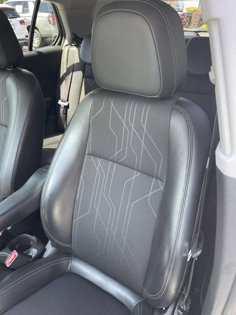Used 2020 Chevrolet Trax LT w/ LT Convenience Package FWD image 17