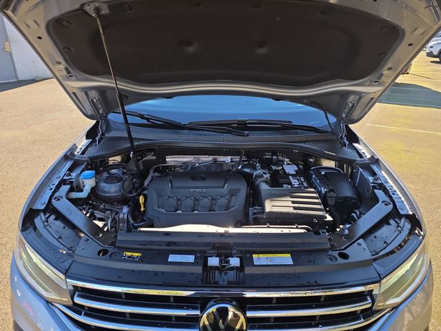 Used 2024 Volkswagen Tiguan SE image 28