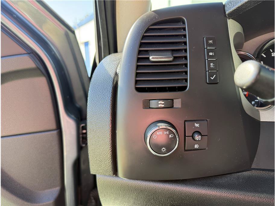 Used 2008 Chevrolet Silverado 2500 LT w/ 1LT Convenience Package AWD/4WD image 25