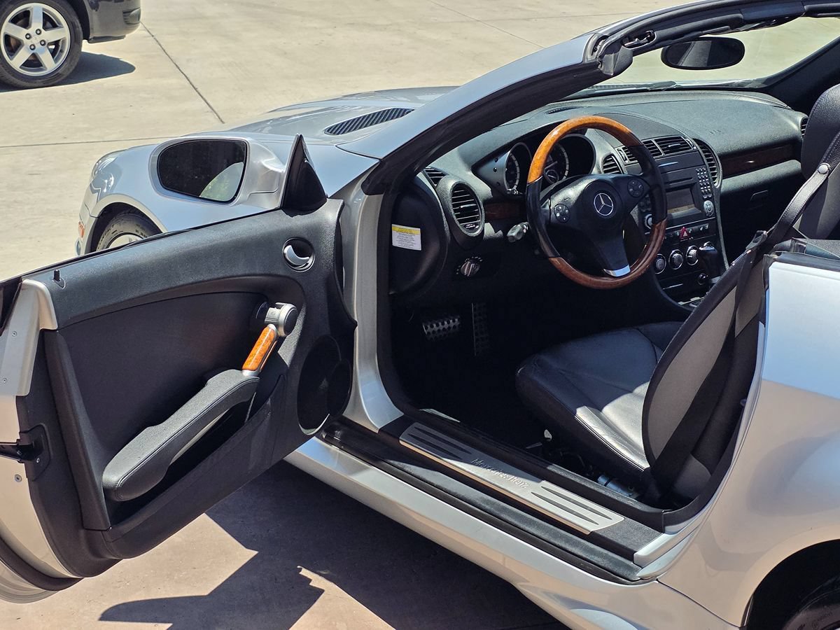 Used 2011 Mercedes-Benz SLK 350 image 36