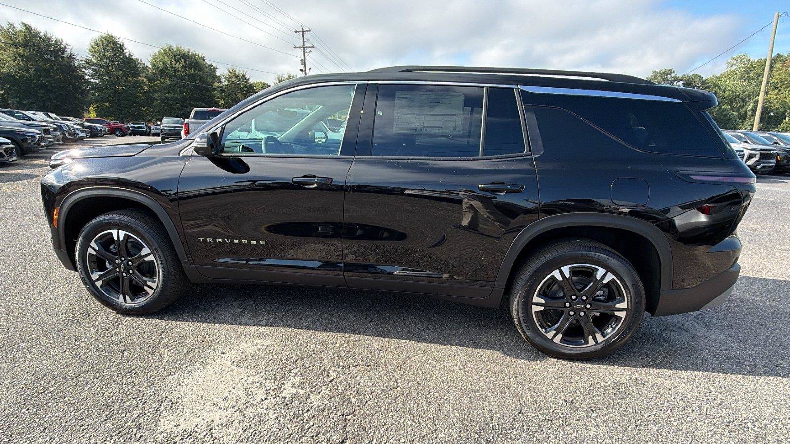 New 2027 Chevrolet Traverse LT w/ Sun and Wheel Package FWD image 12