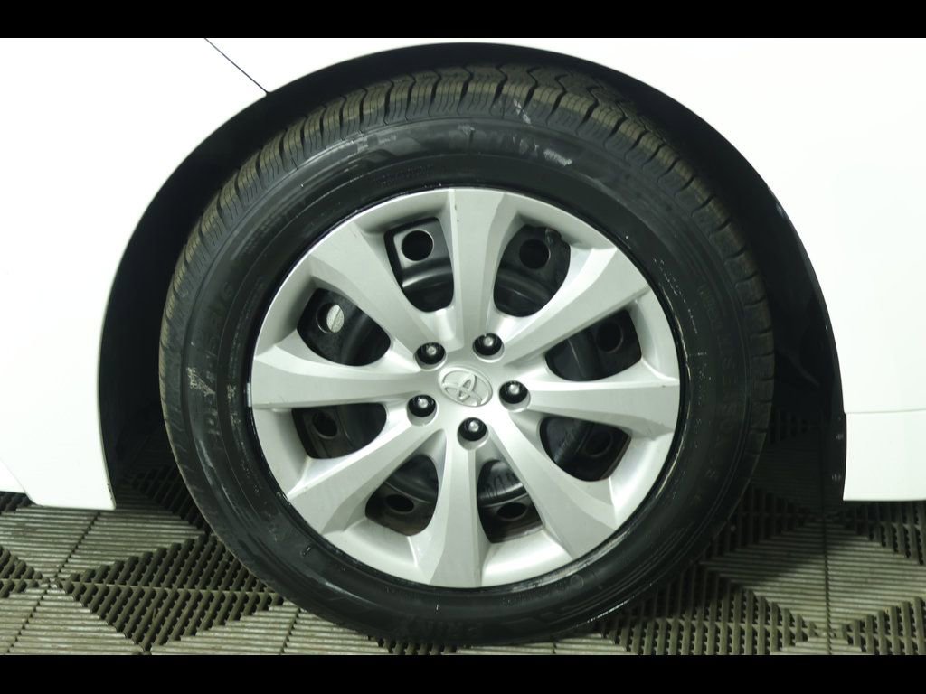 Used 2025 Toyota Corolla LE FWD image 8