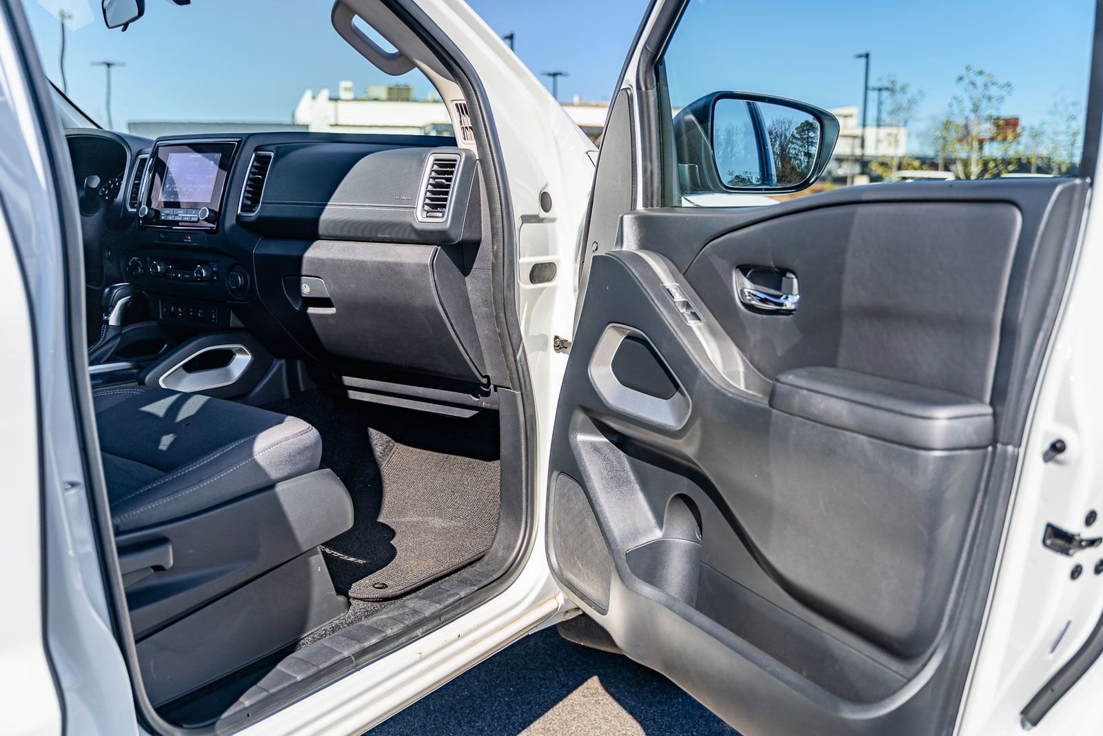 Used 2024 Nissan Frontier SV w/ Technology Package image 12