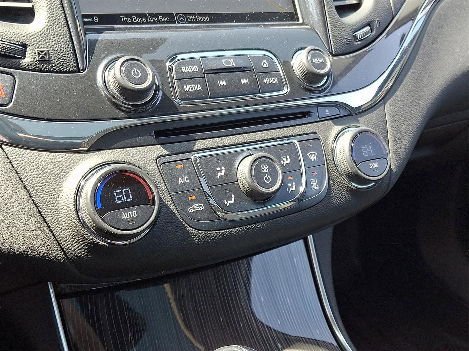 Used 2018 Chevrolet Impala Premier w/ Premier Confidence Package image 16