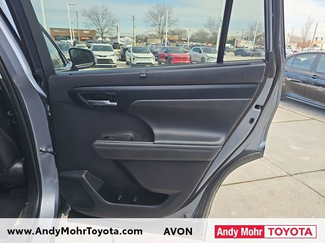Used 2022 Toyota Highlander XLE image 35