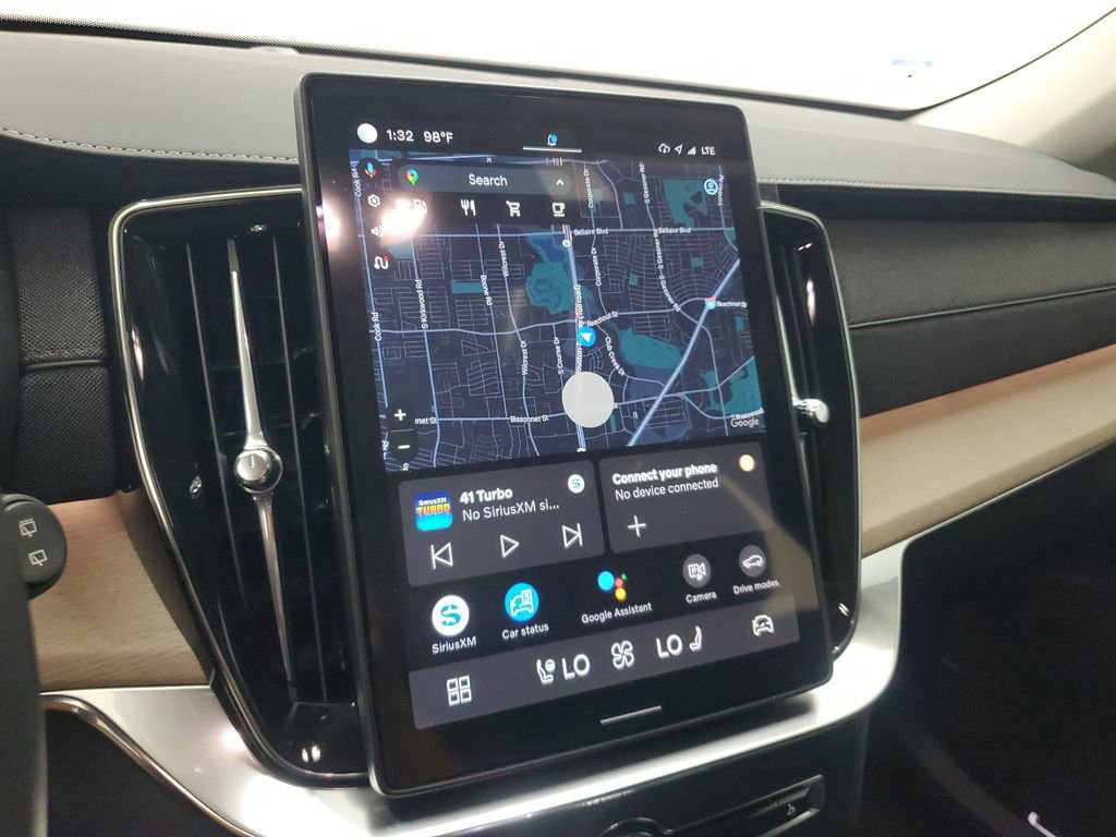 New 2025 Volvo XC90 B6 Core w/ Climate Package image 29