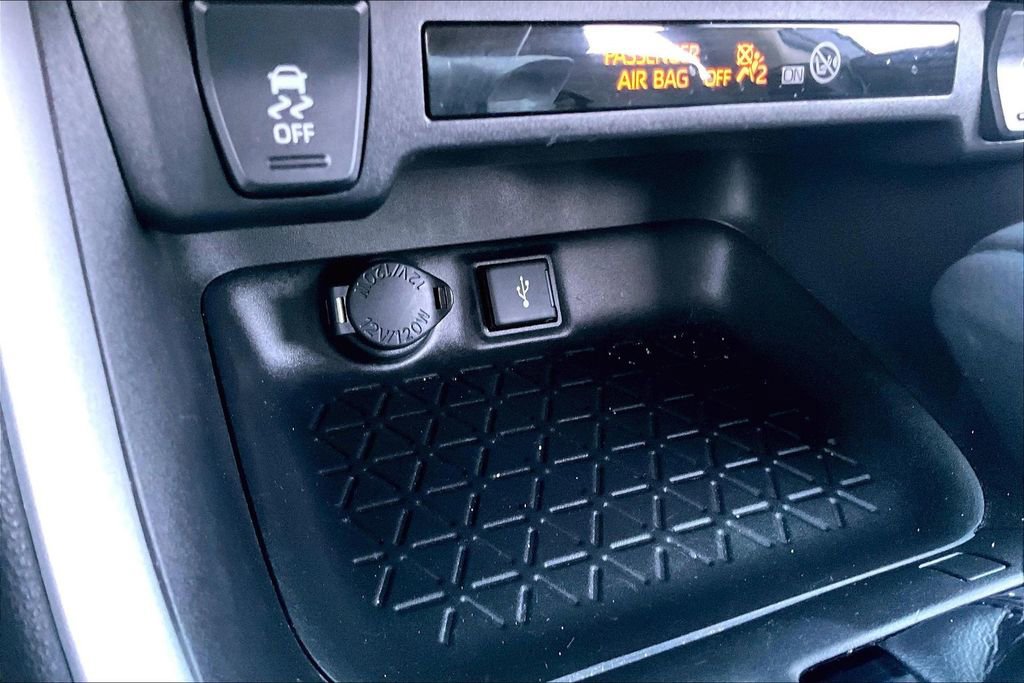 Used 2021 Toyota RAV4 XLE w/ Convenience Package image 15