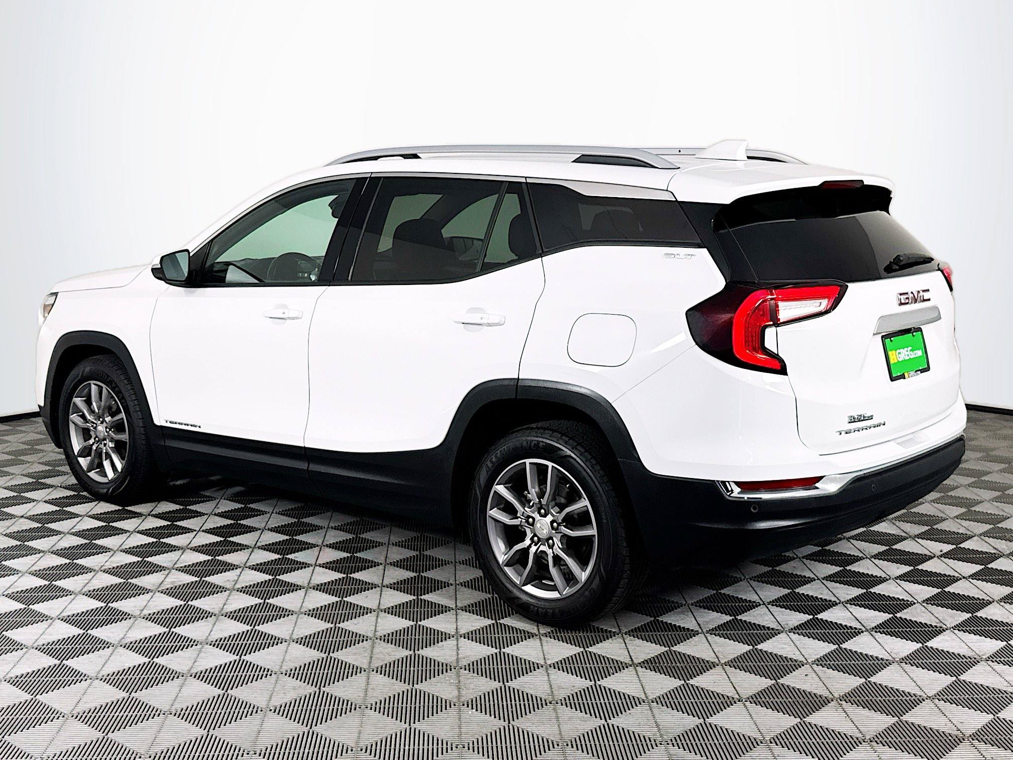 Used 2022 GMC Terrain SLT w/ Infotainment Package II FWD image 6