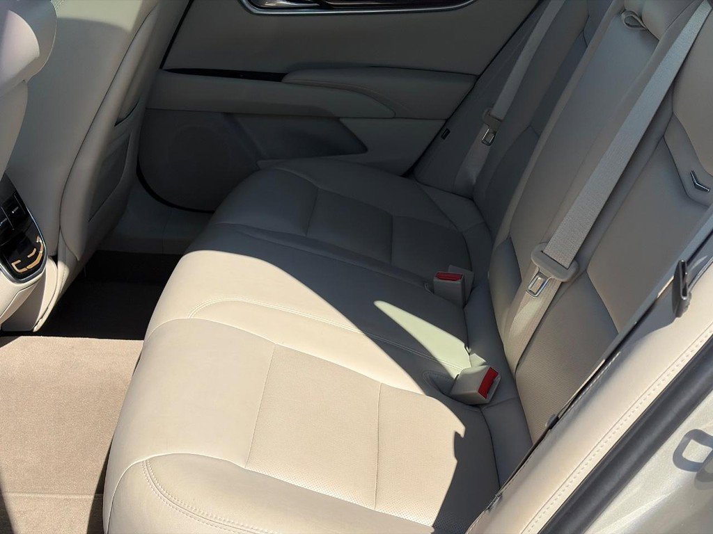 Used 2013 Cadillac XTS Premium image 10