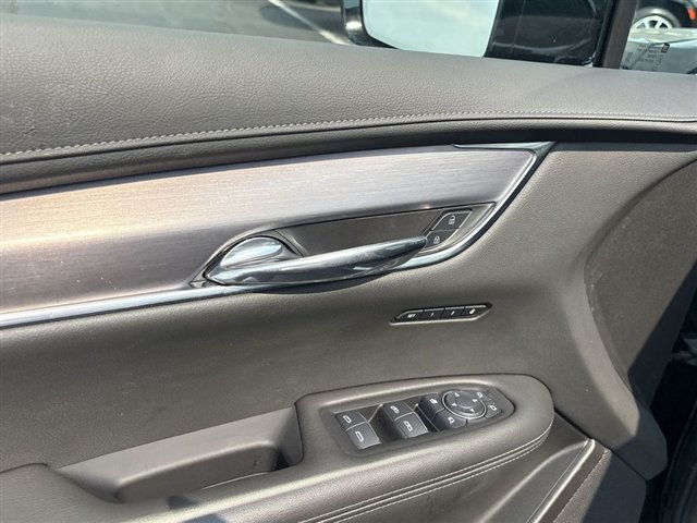 Certified 2025 Cadillac XT6 Luxury AWD/4WD image 24