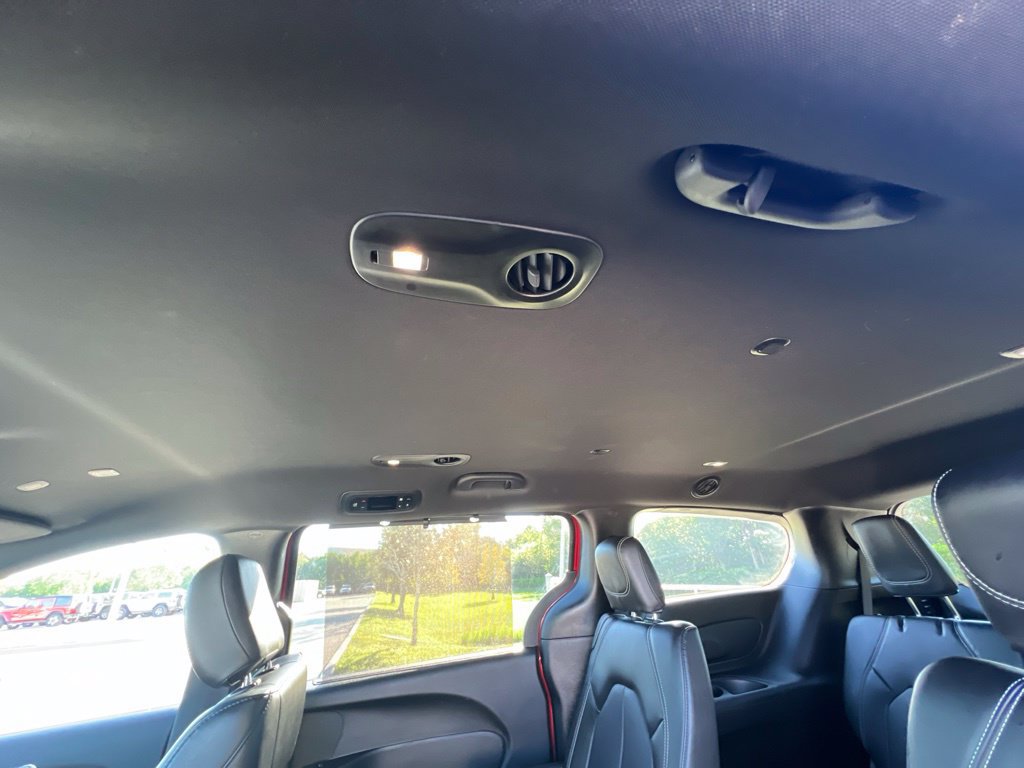 Certified 2025 Chrysler Pacifica Select FWD image 25