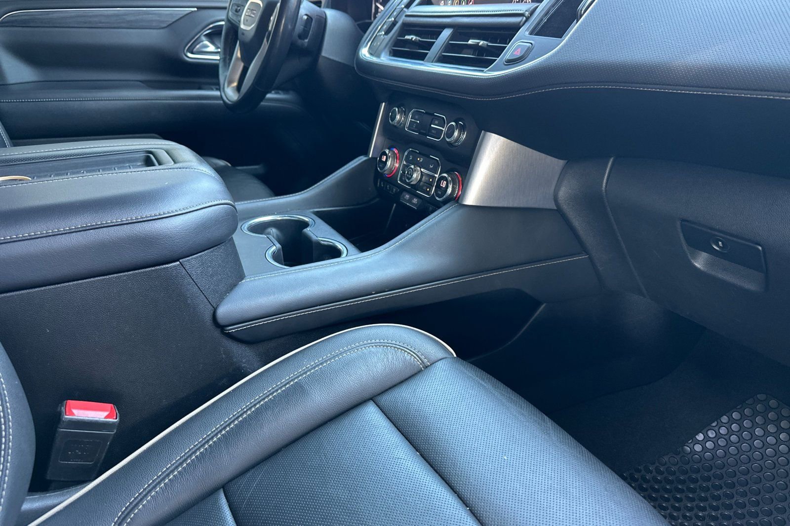 Used 2021 GMC Yukon XL SLT w/ Rear Media and Nav Package image 14