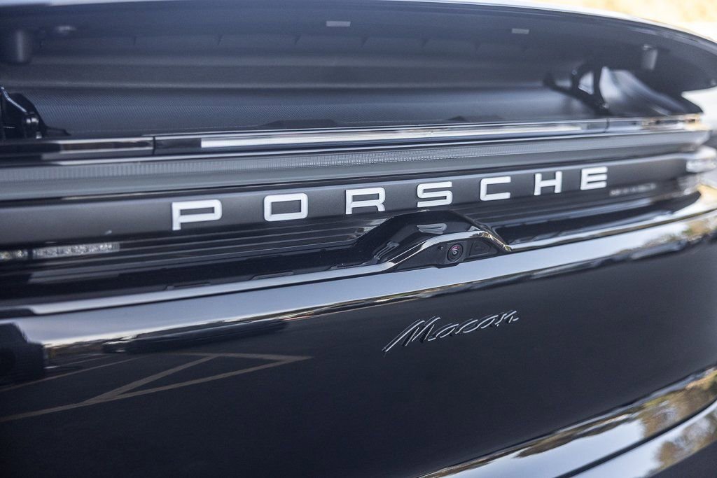 Certified 2025 Porsche Macan Electric image 27