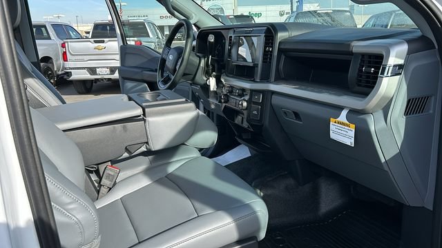 New 2025 Ford F550 2WD Regular Cab Super Duty image 19