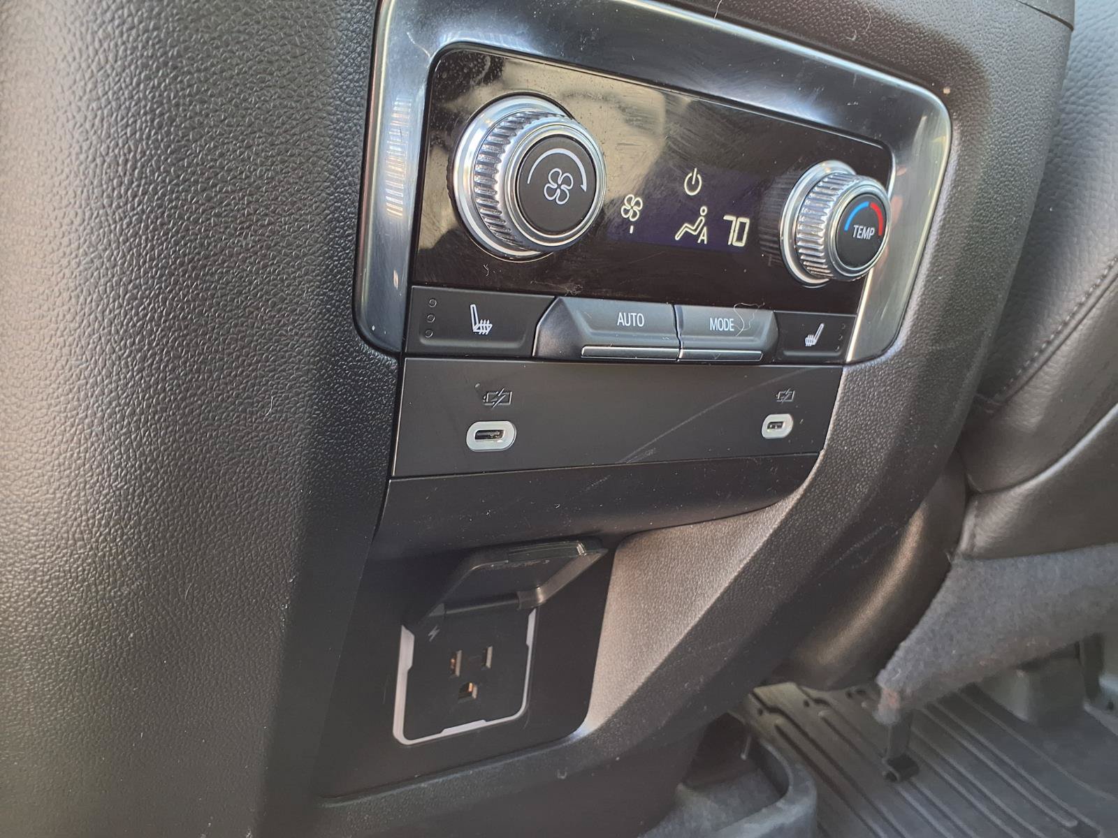 Used 2024 GMC Yukon XL Denali AWD/4WD image 31