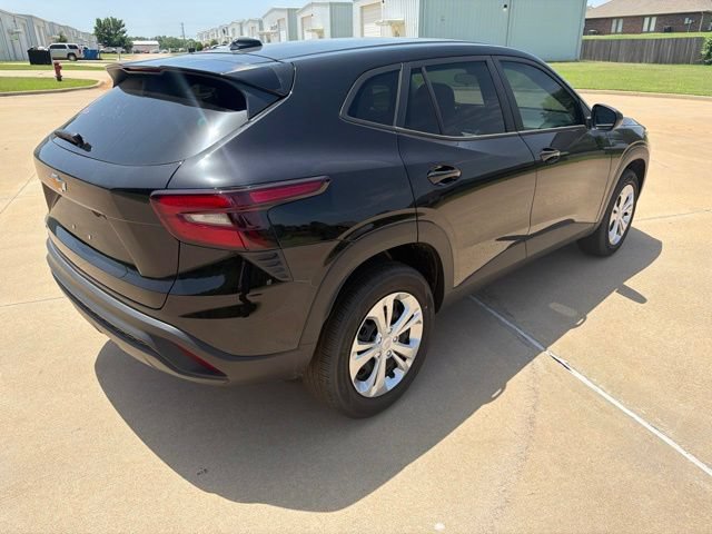 Used 2026 Chevrolet Trax LS FWD image 5