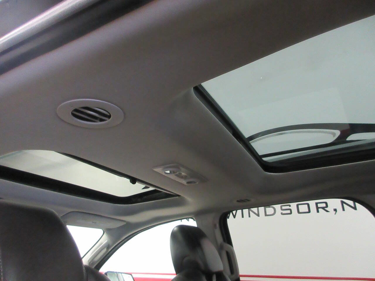 Used 2011 GMC Acadia Denali AWD/4WD image 26