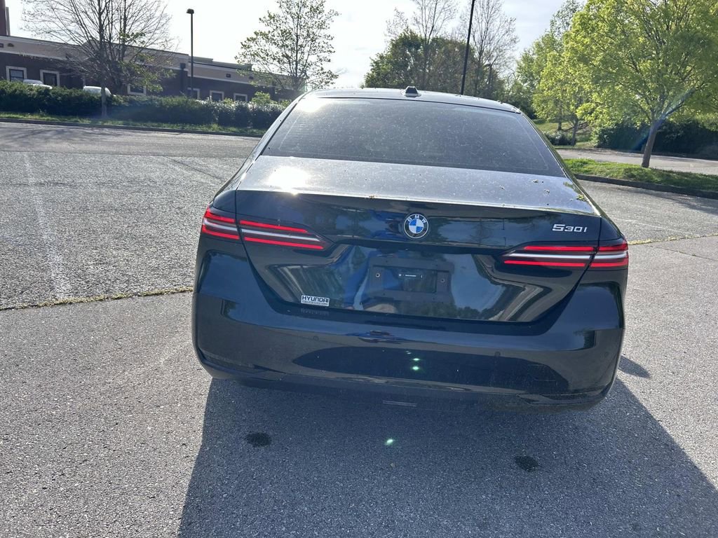 Used 2024 BMW 530i w/ Premium Package RWD image 6