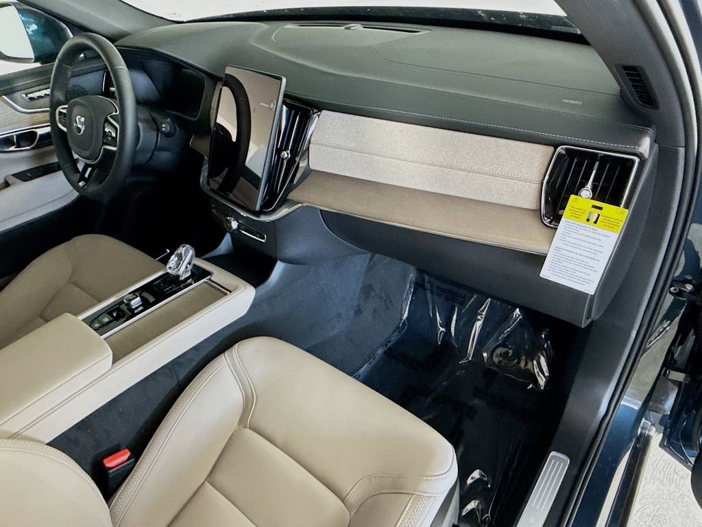 New 2026 Volvo XC90 B6 Plus w/ Protection Package image 31