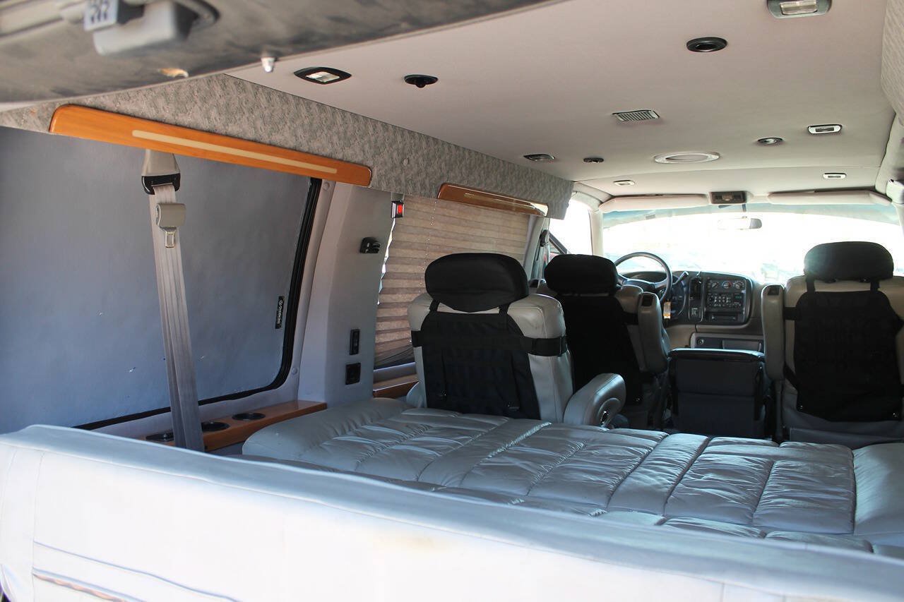 Used 2000 GMC Savana 1500 w/ Marketing Option Pkg 1SE RWD image 24