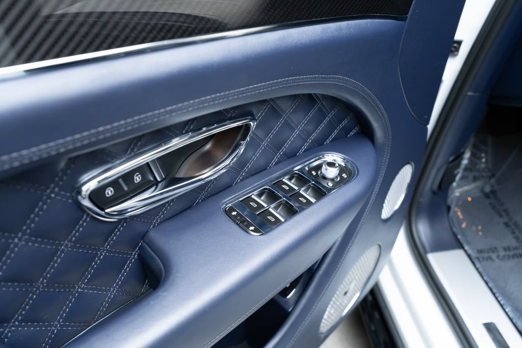 Used 2022 Bentley Bentayga AWD/4WD image 24