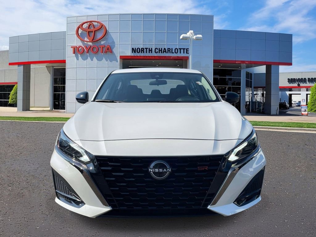 Used 2024 Nissan Altima 2.5 SR FWD image 3