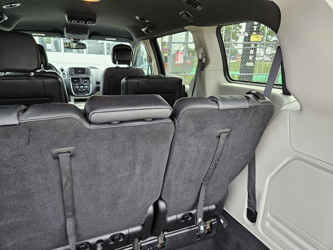 Used 2019 Dodge Grand Caravan SXT FWD image 23