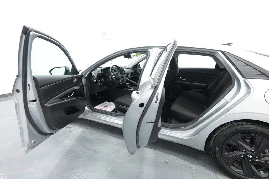 Used 2021 Hyundai Elantra SEL w/ Convenience Package image 20