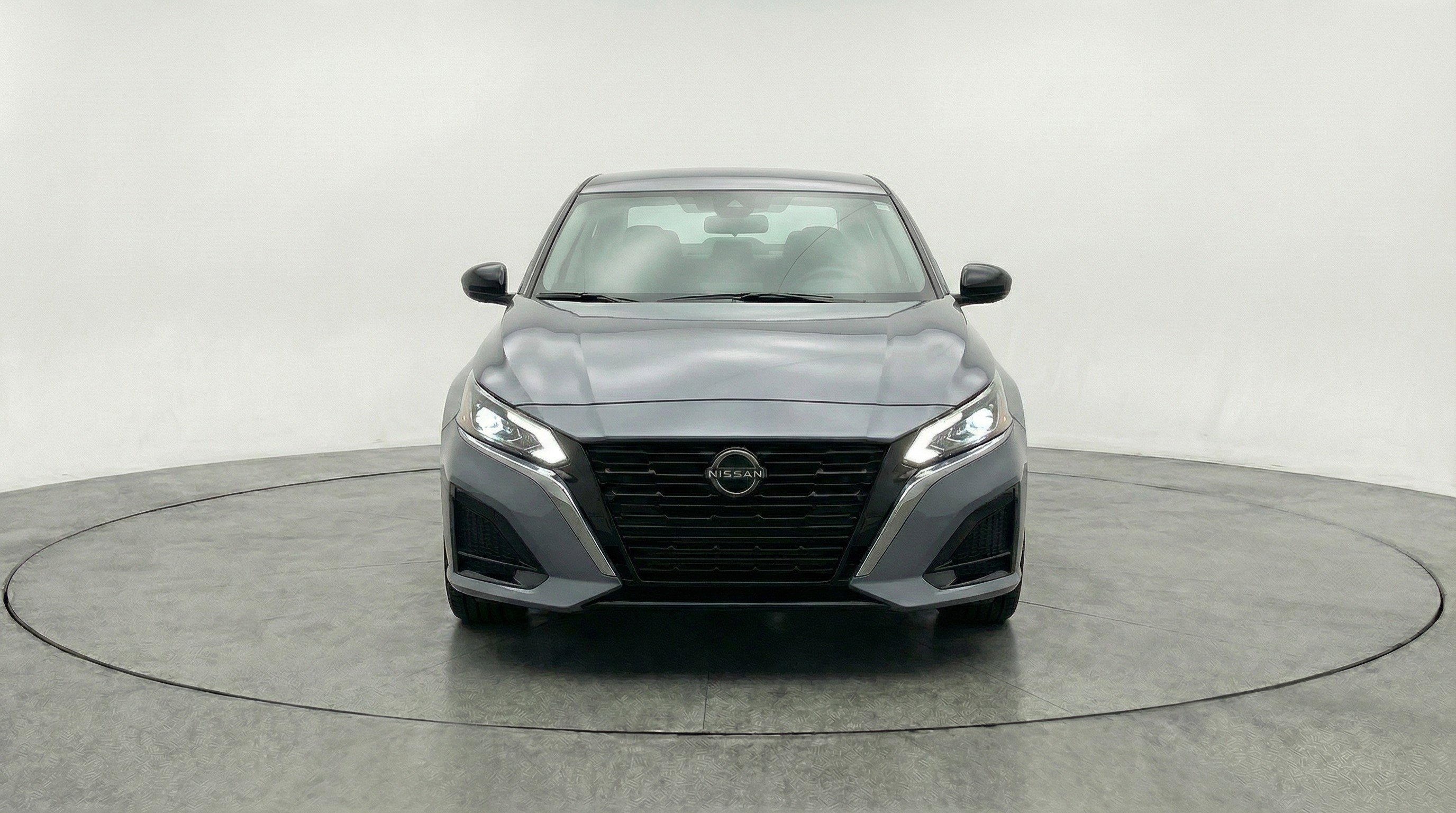 Used 2025 Nissan Altima 2.5 SV image 2