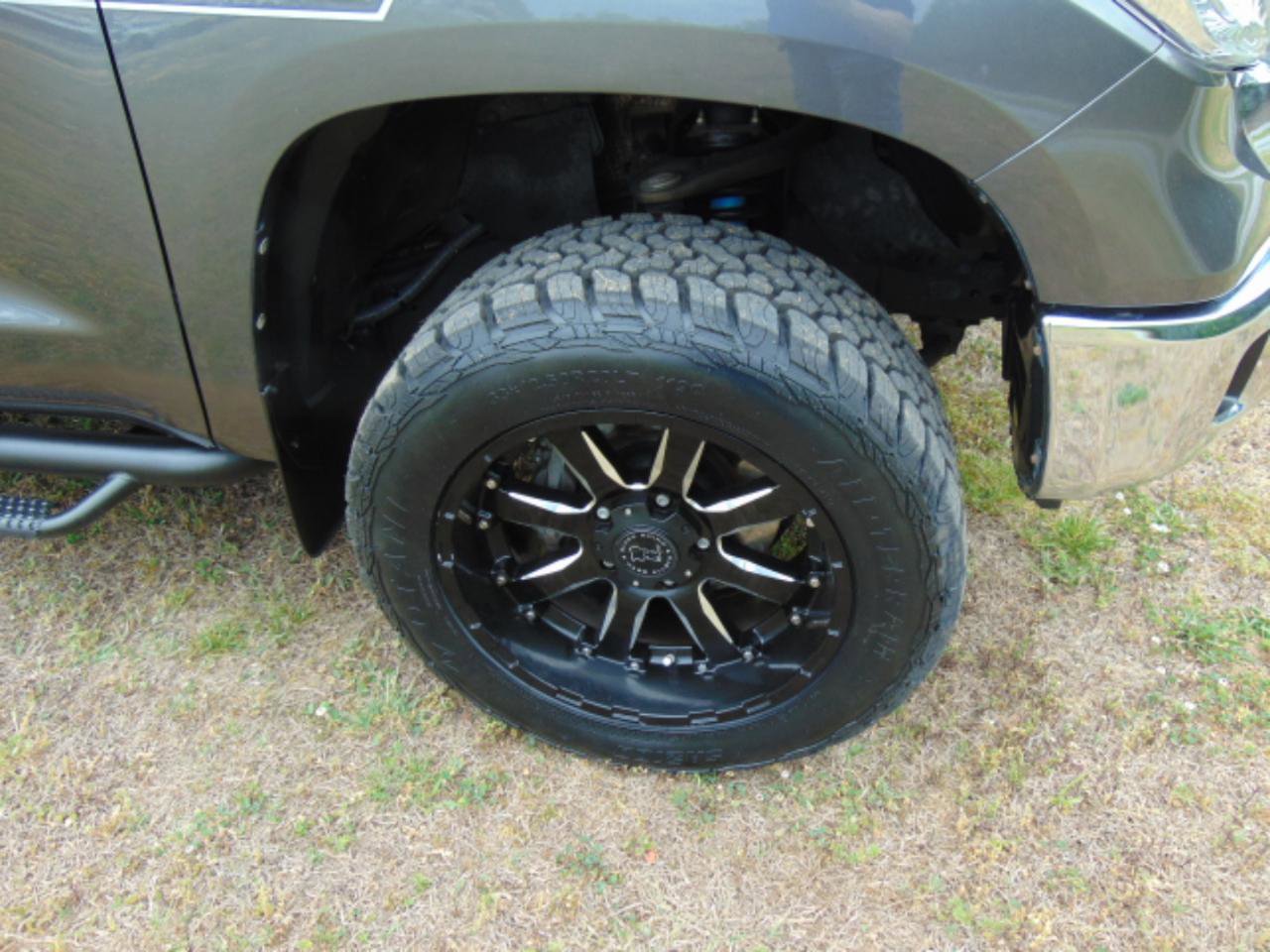 Used 2015 Toyota Tundra SR5 w/ TRD Off Road Package AWD/4WD image 9