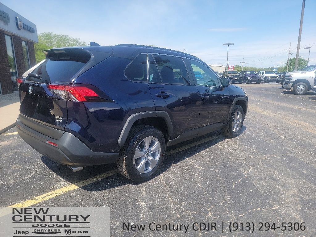 Used 2025 Toyota RAV4 XLE AWD/4WD image 5
