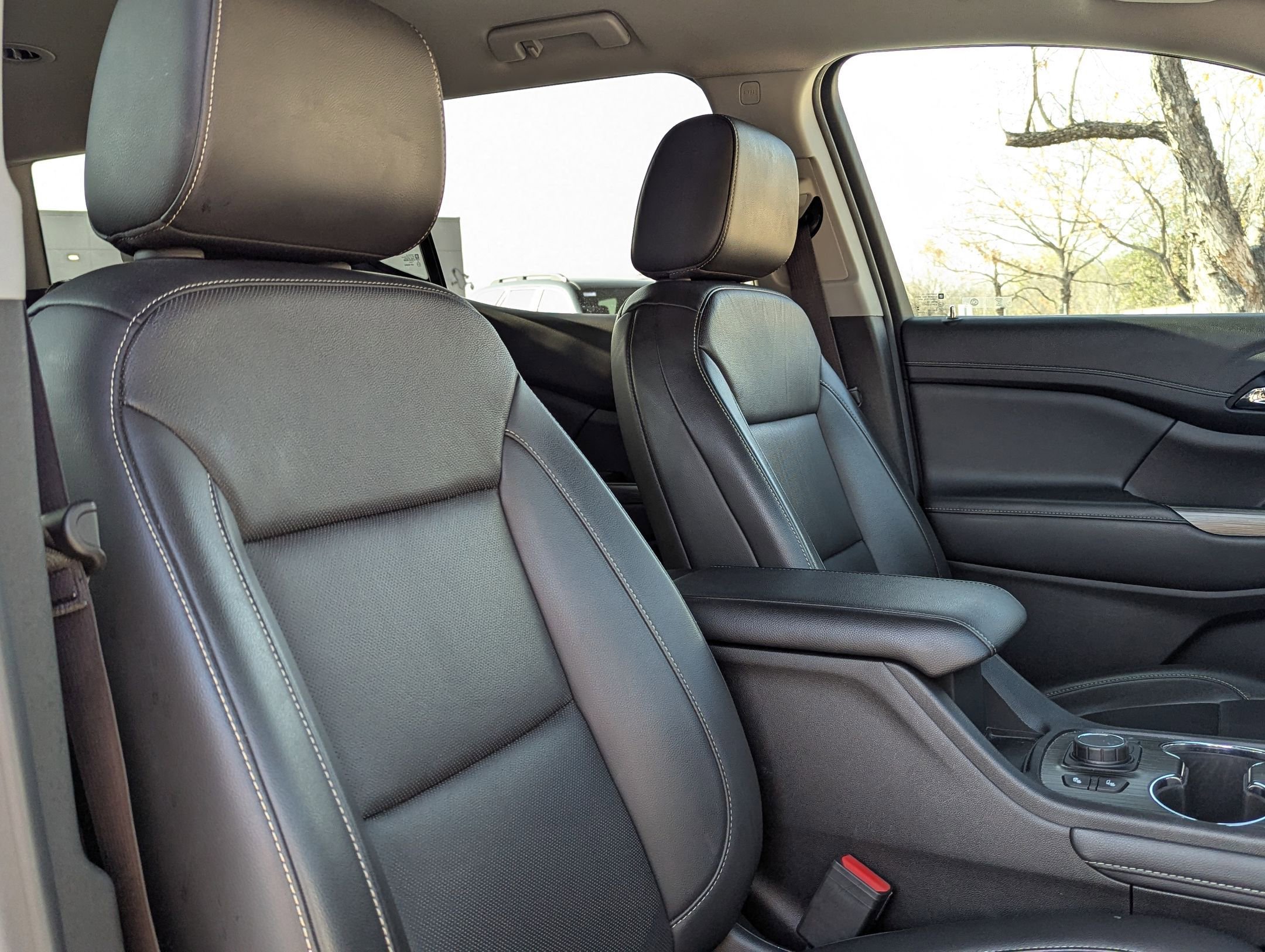 Used 2023 GMC Acadia SLT image 31