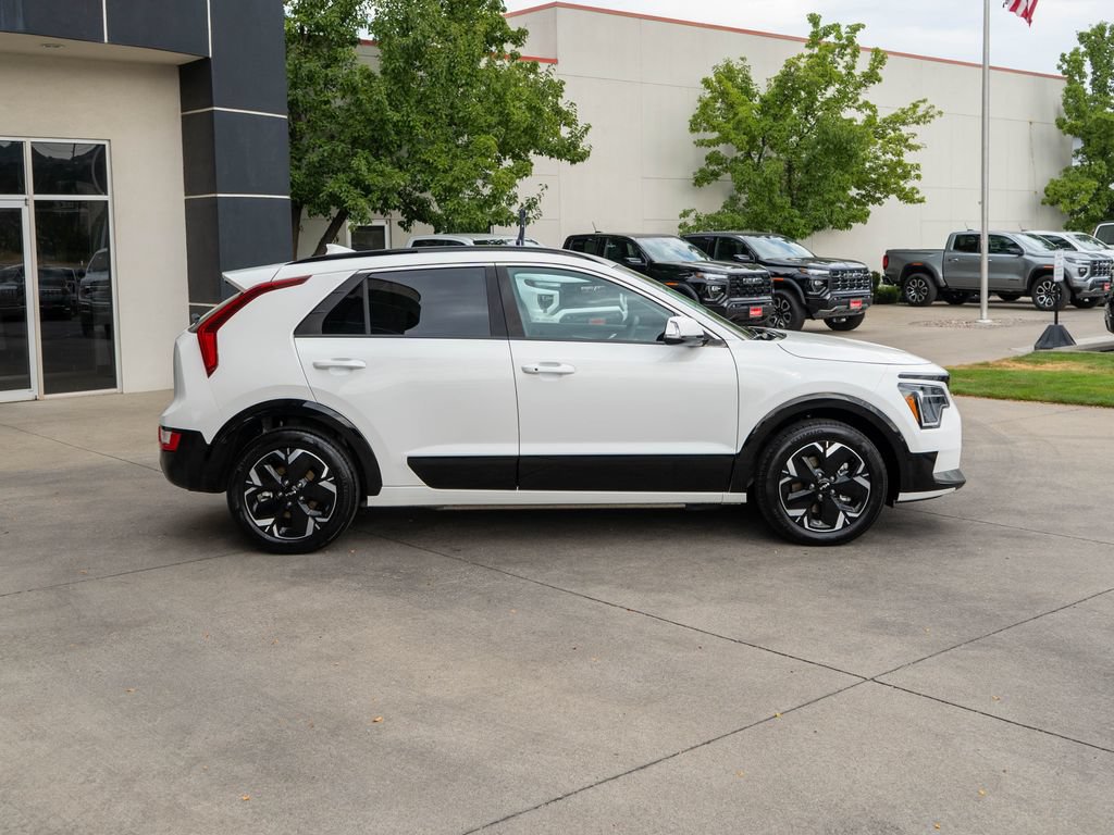 Certified 2024 Kia Niro Wind FWD image 8