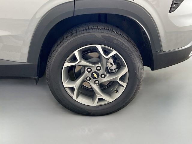 Used 2025 Chevrolet Trax LT image 32