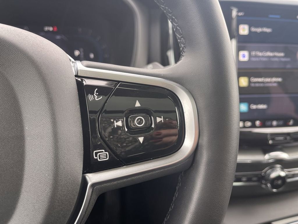 Used 2025 Volvo XC60 B5 Plus image 21