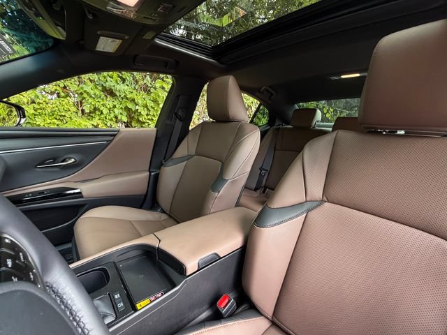 Certified 2025 Lexus ES 300h w/ Premium Package FWD image 35