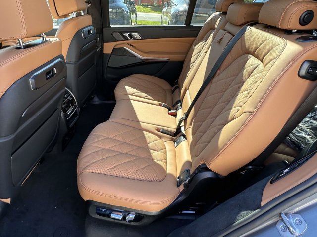 New 2027 BMW X7 xDrive40i w/ Executive Package AWD/4WD image 8