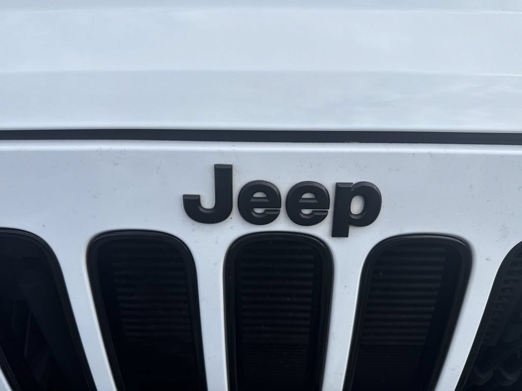 Used 2017 Jeep Wrangler Unlimited Sahara AWD/4WD image 38