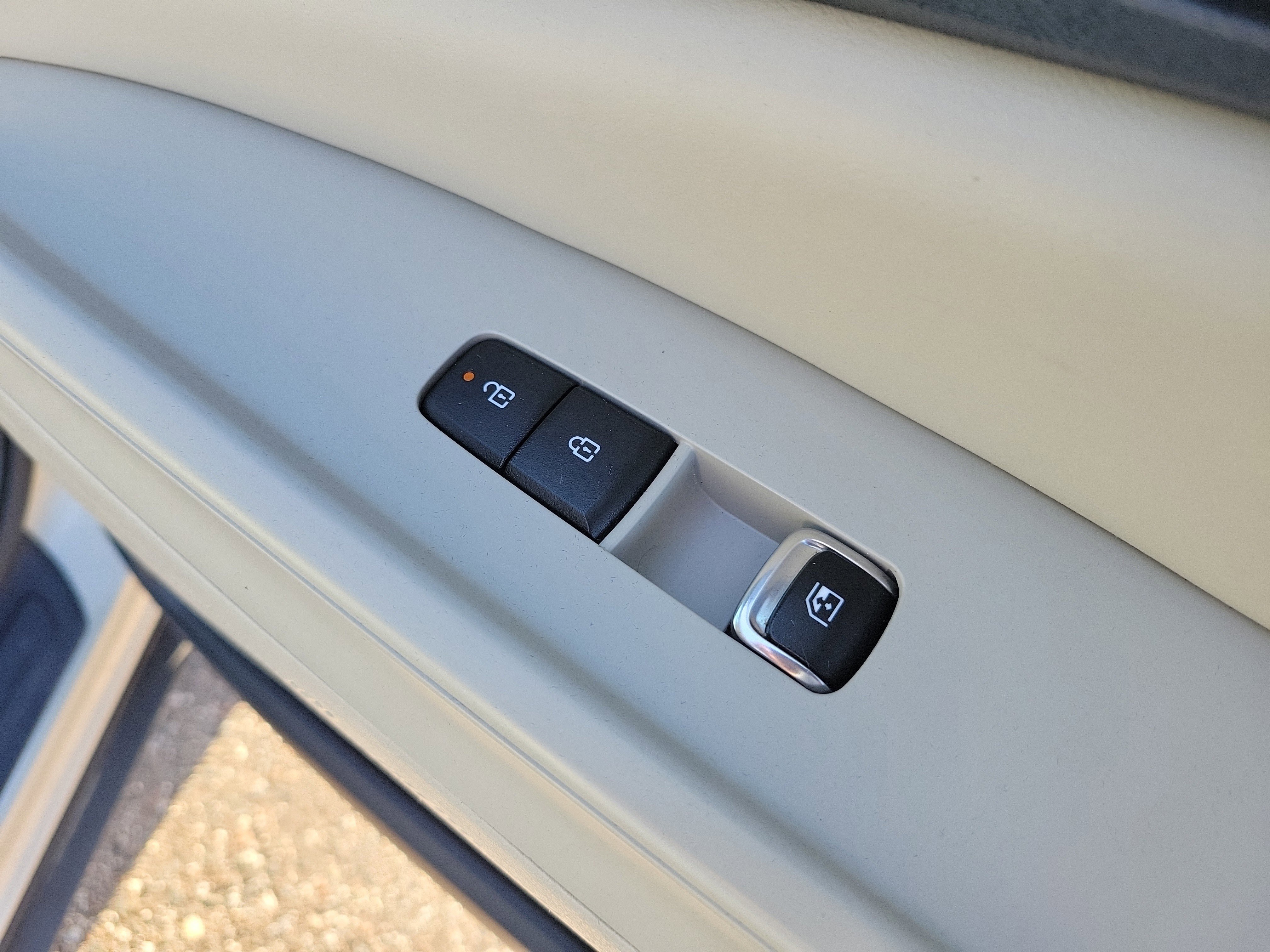 Certified 2025 Kia Carnival EX image 11