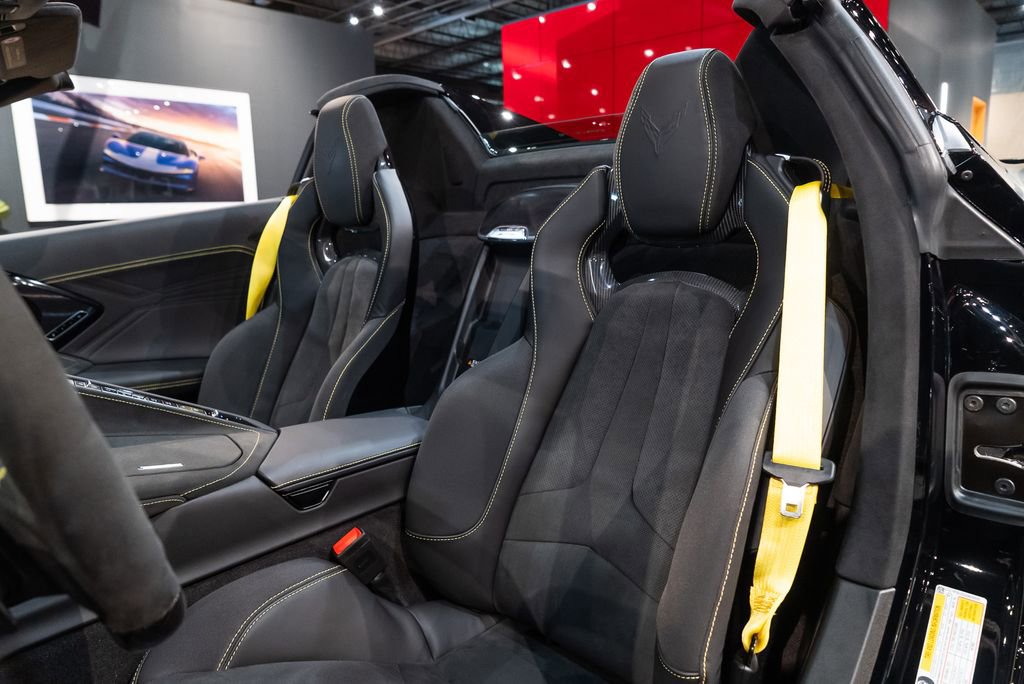 Used 2025 Chevrolet Corvette Z06 w/ Stealth Interior Trim Package RWD image 21
