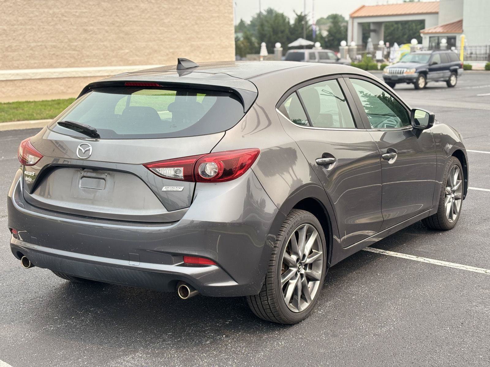 Used 2018 MAZDA MAZDA3 Grand Touring w/ Premium Equipment Package FWD image 6
