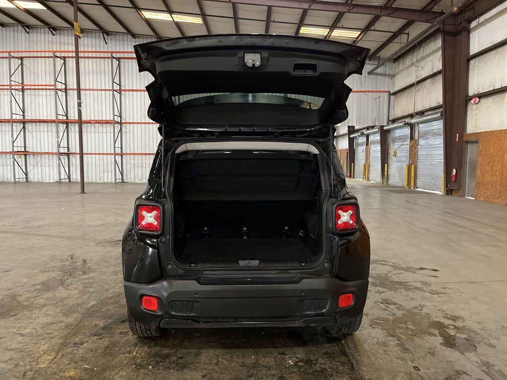 Used 2018 Jeep Renegade Altitude w/ UConnect 8.4 Nav Group image 12